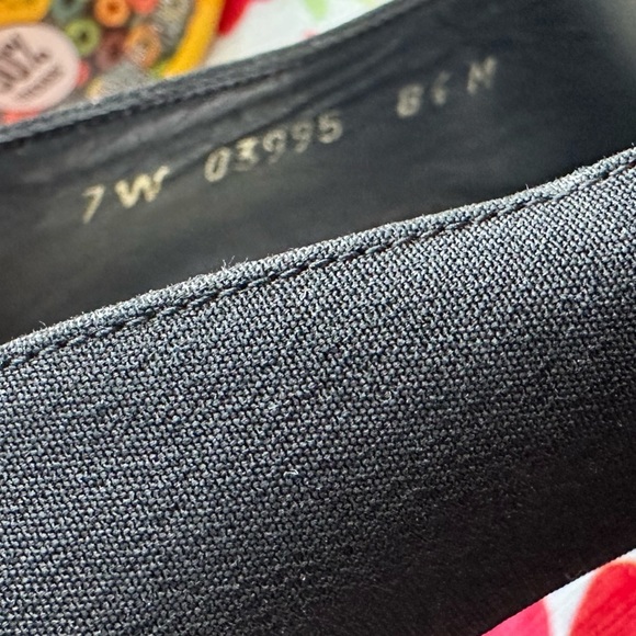 Stuart Weitzman Heels Vtg 90’s women’s Sz 7 W Fabric Pumps Shoes Classic…​​​​ - Picture 3 of 7